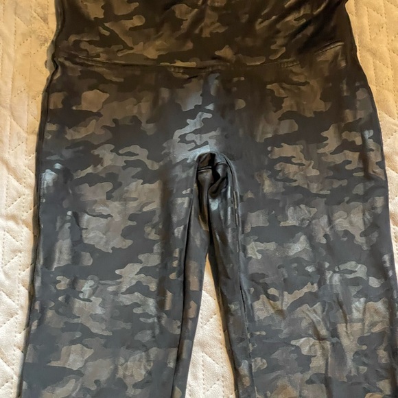 Spanx camo leggings women’s size large black pre-owned condition - Picture 10 of 10